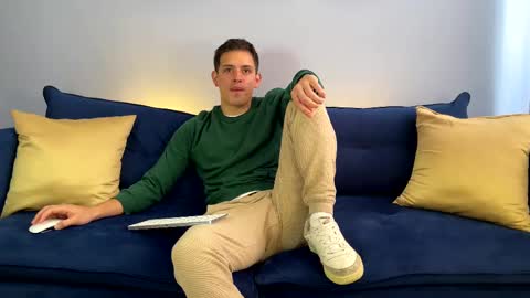 Snapshot of liam_enzho chatting on February 12, 2:43 pm Liam online show from February 12, 2:43 pm