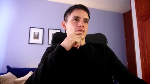 Snapshot of liam_enzho chatting on February 14, 3:26 pm Liam online show from February 14, 3:26 pm