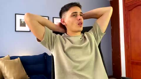 Snapshot of liam_enzho chatting on March 4, 3:26 pm Liam online show from March 4, 3:26 pm