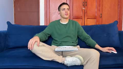 Snapshot of liam_enzho chatting on October 5, 12:58 pm Liam online show from October 5, 12:58 pm