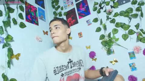 liam_honey18 online show from April 28, 4:28 am