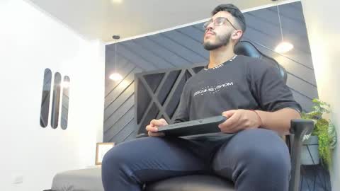 LIAM KLEIN online show from September 29, 11:26 am