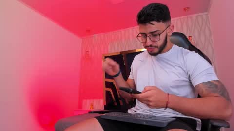 LIAM KLEIN online show from November 28, 11:24 am