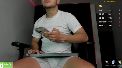 Snapshot of liam_mateo_ chatting on December 23, 4:10 am Liam online show from December 23, 4:10 am