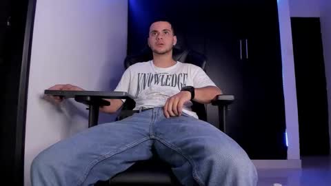 Snapshot of liam_mateo_ chatting on February 3, 2:53 am Liam online show from February 3, 2:53 am