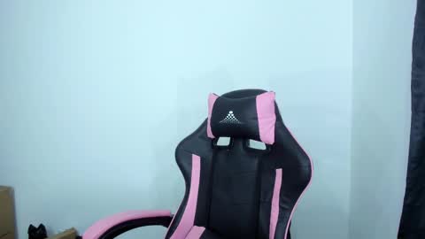 Snapshot of liam_oasiss chatting on December 30, 5:48 am liam_oasiss online show from December 30, 5:48 am