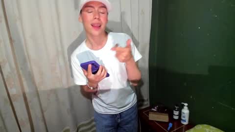 Snapshot of liam_oasiss chatting on February 8, 4:36 am liam_oasiss online show from February 8, 4:36 am