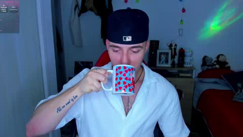 liam online show from December 15, 4:40 am