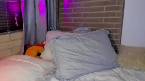 liam online show from April 4, 2:32 am