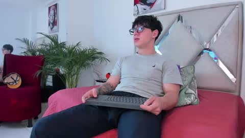 Call me Lian online show from March 9, 1:48 pm