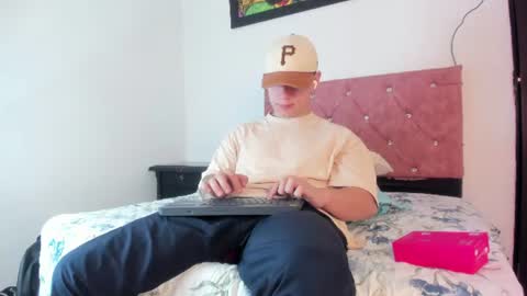 Snapshot of liam_saint chatting on June 16, 2:41 pm Call me Lian online show from June 16, 2:41 pm