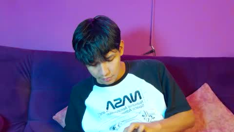 Snapshot of liam_sinclair chatting on March 10, 8:36 pm Liam online show from March 10, 8:36 pm