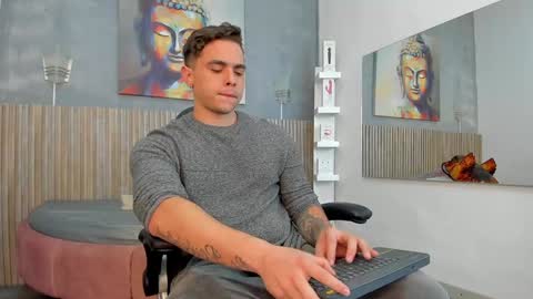 Snapshot of liam_walk chatting on December 28, 6:18 pm Liam online show from December 28, 6:18 pm