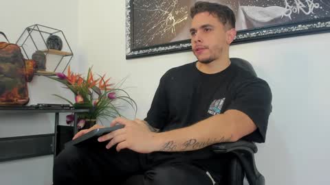 Snapshot of liam_walk chatting on January 23, 2:17 pm Liam online show from January 23, 2:17 pm