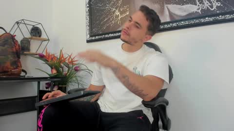 Snapshot of liam_walk chatting on January 27, 3:07 pm Liam online show from January 27, 3:07 pm