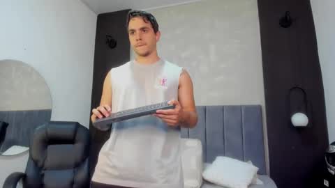 Snapshot of liam_walk chatting on March 6, 9:20 pm Liam online show from March 6, 9:20 pm