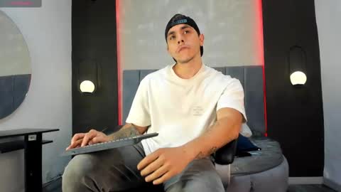 Snapshot of liam_walk chatting on September 23, 10:02 pm Liam online show from September 23, 10:02 pm