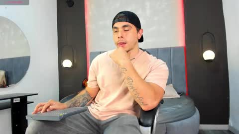 Snapshot of liam_walk chatting on September 24, 10:35 pm Liam online show from September 24, 10:35 pm