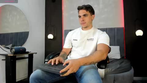 Snapshot of liam_walk chatting on October 6, 8:50 pm Liam online show from October 6, 8:50 pm