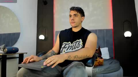 Snapshot of liam_walk chatting on October 7, 7:11 pm Liam online show from October 7, 7:11 pm