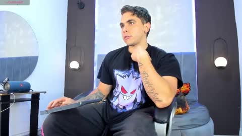 Snapshot of liam_walk chatting on October 15, 12:11 am Liam online show from October 15, 12:11 am