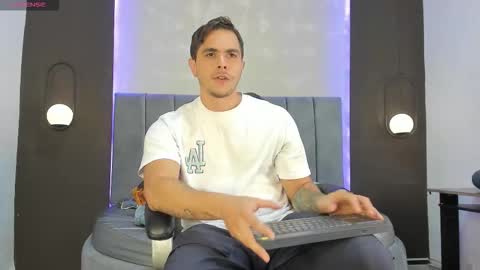 Snapshot of liam_walk chatting on October 21, 7:14 pm Liam online show from October 21, 7:14 pm