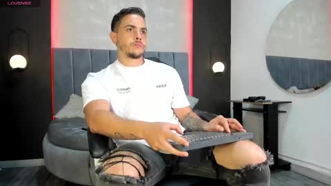 Snapshot of liam_walk chatting on January 8, 8:00 pm Liam online show from January 8, 8:00 pm