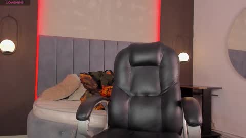 Snapshot of liam_walk chatting on February 26, 7:35 pm Liam online show from February 26, 7:35 pm