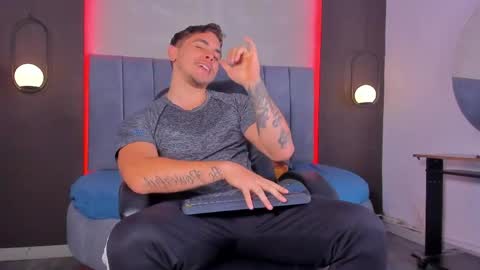 Liam online show from April 17, 10:35 pm