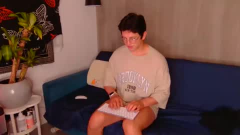 Liam and oliver online show from March 18, 11:52 pm