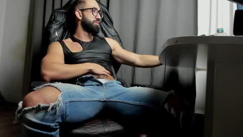 Liam online show from December 5, 5:26 am