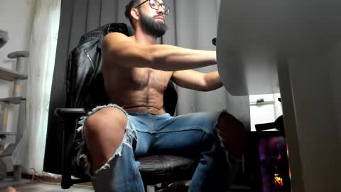 Liam online show from November 16, 7:58 am