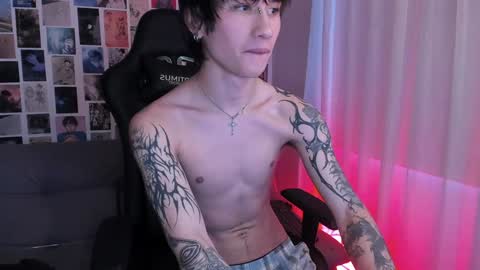 Snapshot of liamelf chatting on January 18, 11:54 am Liam online show from January 18, 11:54 am