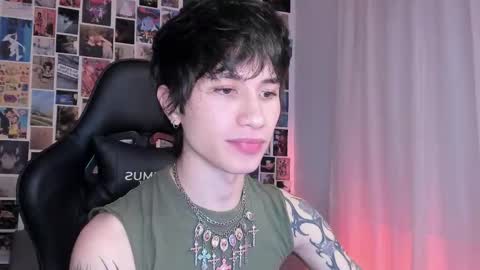 Snapshot of liamelf chatting on March 5, 4:24 am Liam online show from March 5, 4:24 am