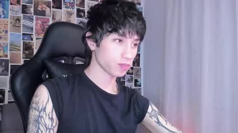 Snapshot of liamelf chatting on March 6, 6:30 am Liam online show from March 6, 6:30 am