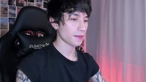 Snapshot of liamelf chatting on March 6, 9:36 am Liam online show from March 6, 9:36 am