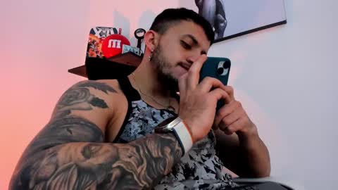 Snapshot of liamreigns_ chatting on February 21, 11:33 am liam online show from February 21, 11:33 am