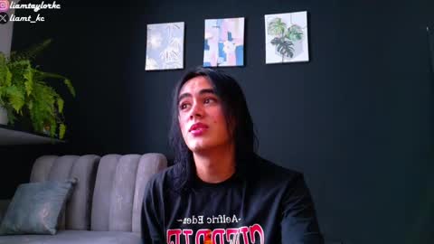 Snapshot of liamtaylor_ chatting on February 21, 1:00 pm Tell me Liam online show from February 21, 1:00 pm