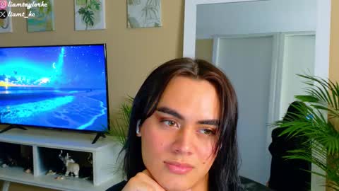 Snapshot of liamtaylor_ chatting on October 22, 3:51 am Tell me Liam online show from October 22, 3:51 am
