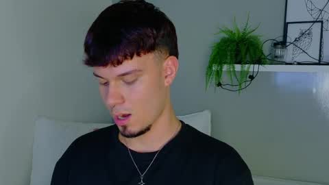 Snapshot of liamthunder05_ chatting on October 6, 7:33 pm Liam Thunder online show from October 6, 7:33 pm