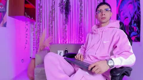 Snapshot of liamvegaa_ chatting on February 21, 9:38 pm Liam online show from February 21, 9:38 pm