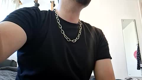 Snapshot of lian5602 chatting on October 9, 8:12 am LiamCross online show from October 9, 8:12 am