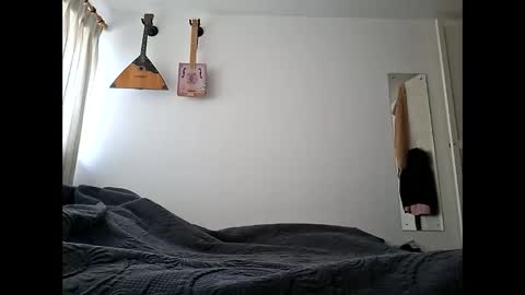 Snapshot of lian5602 chatting on October 21, 8:15 am LiamCross online show from October 21, 8:15 am