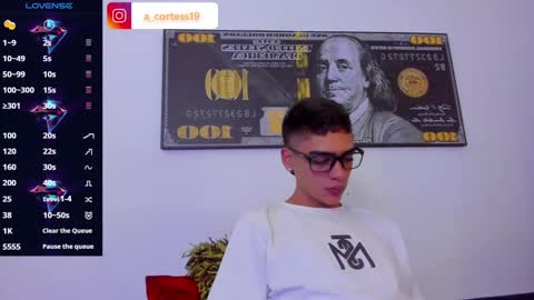 Snapshot of lian_23_ chatting on December 3, 7:33 pm    online show from December 3, 7:33 pm