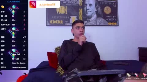 Snapshot of lian_23_ chatting on December 4, 10:13 am    online show from December 4, 10:13 am