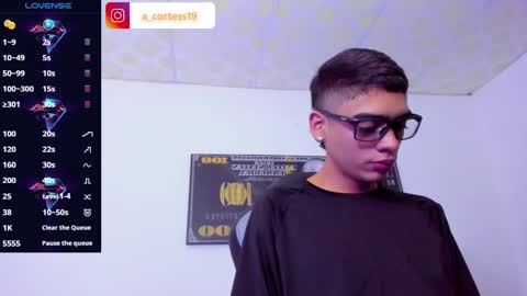 Snapshot of lian_23_ chatting on December 4, 1:20 pm    online show from December 4, 1:20 pm
