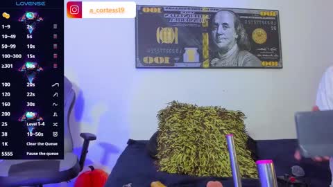 Snapshot of lian_23_ chatting on December 7, 1:51 pm    online show from December 7, 1:51 pm