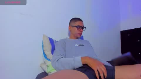 Snapshot of lian_23_ chatting on October 27, 11:58 am    online show from October 27, 11:58 am