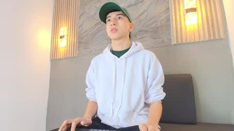 lian_cameron online show from January 9, 3:31 am