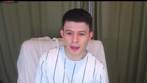 lian_eathan online show from November 9, 5:44 pm